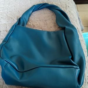 Brand new purse never worn perfect condition